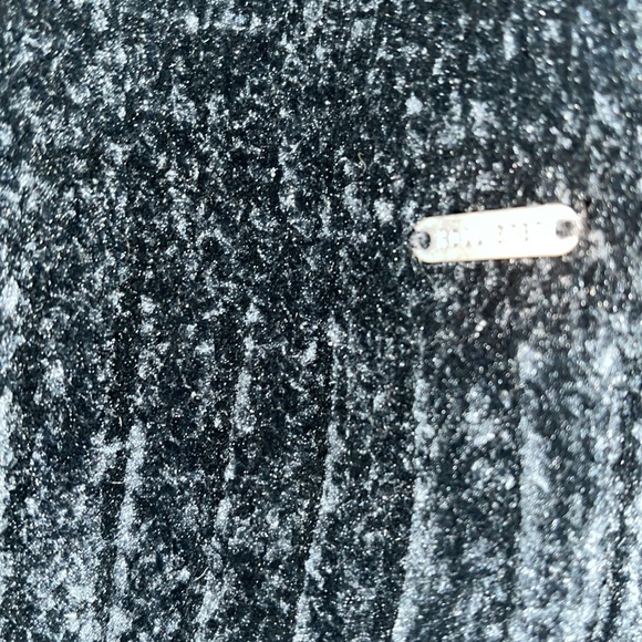 Incredibly Soft Hollister Sweater - Picture 4 of 6